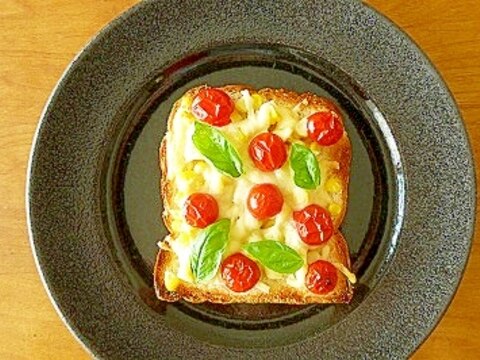 コーンたっぷり☆ミニトマトのチーズトースト♪